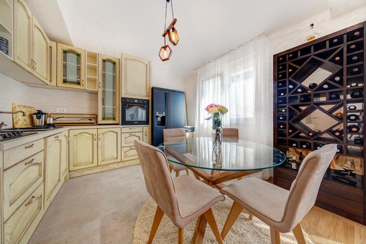 Kings Apartments พอดโกริกา ภายนอก รูปภาพ
