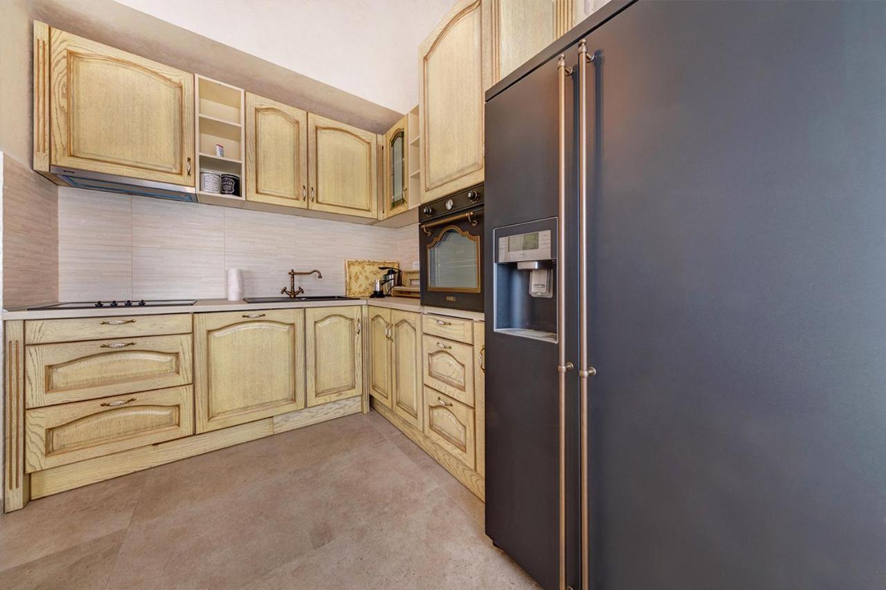 Kings Apartments พอดโกริกา ภายนอก รูปภาพ