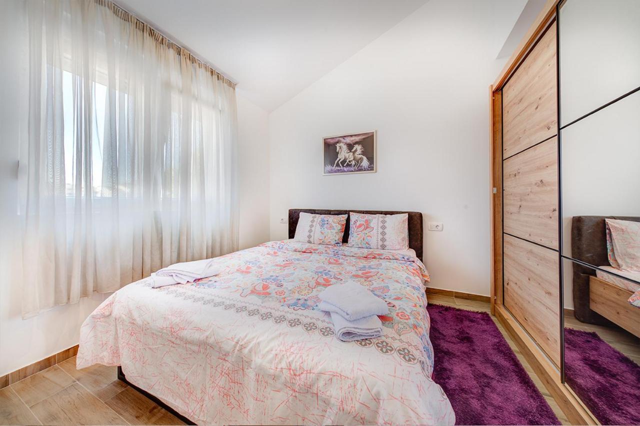 Kings Apartments พอดโกริกา ภายนอก รูปภาพ