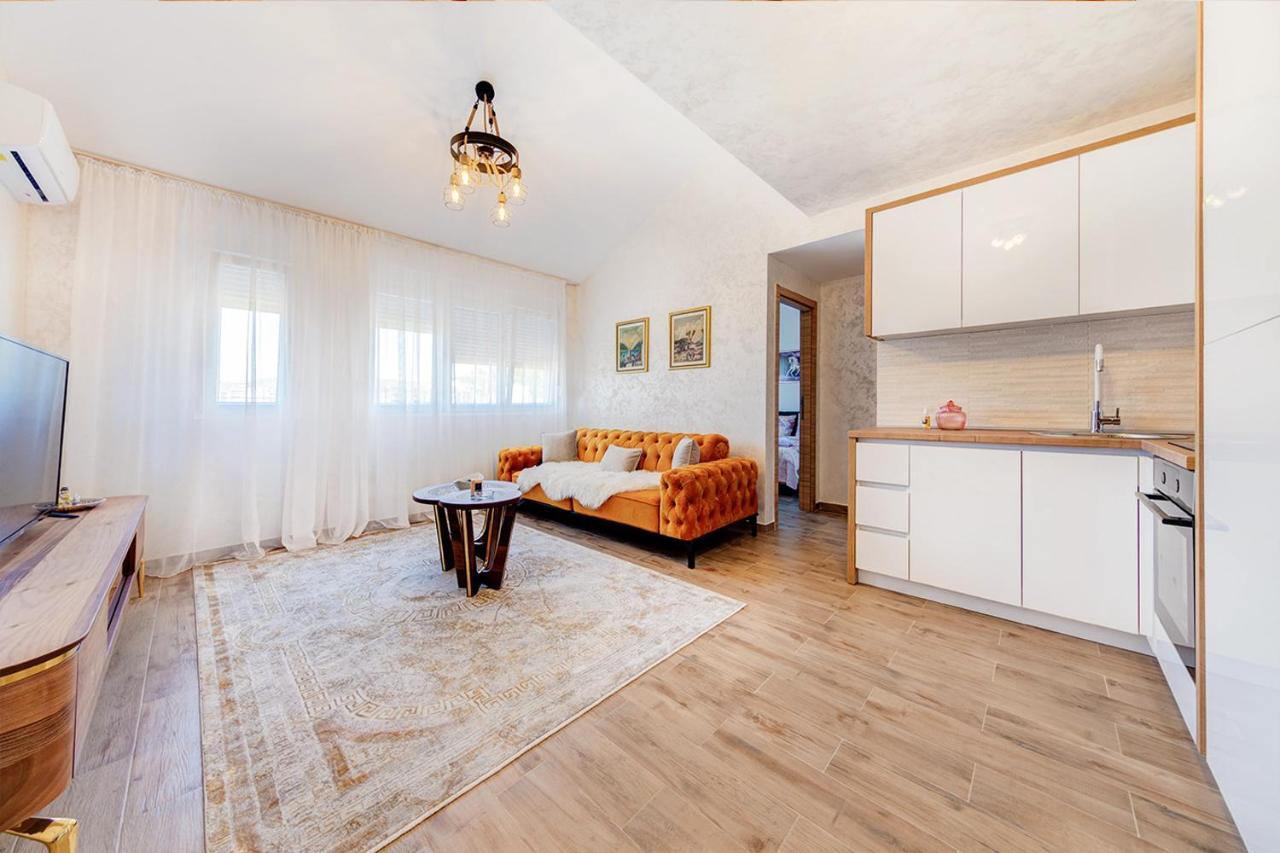 Kings Apartments พอดโกริกา ภายนอก รูปภาพ