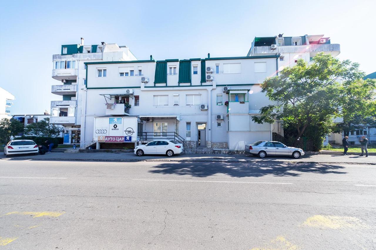 Kings Apartments พอดโกริกา ภายนอก รูปภาพ